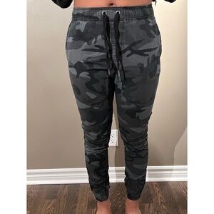 Women’s Black Camo Jogger Pant​